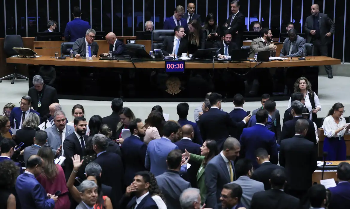 Governo volta atrás, edita novo decreto para o IOF e lança MP para equilibrar arrecadação Governo volta atrás, edita novo decreto para o IOF e lança MP para equilibrar arrecadação
